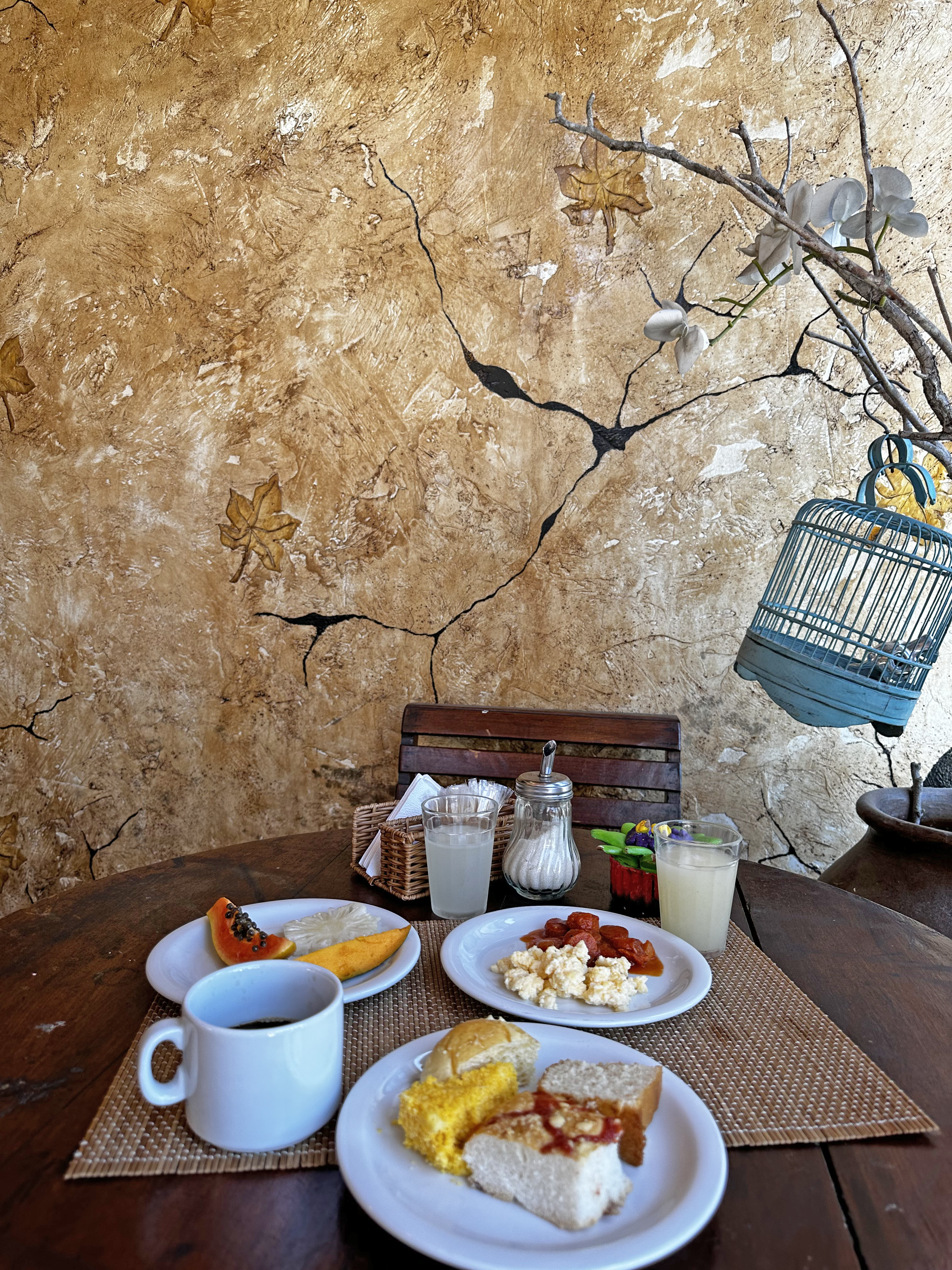 Café da manhã servido na Pousada Luz do Sol